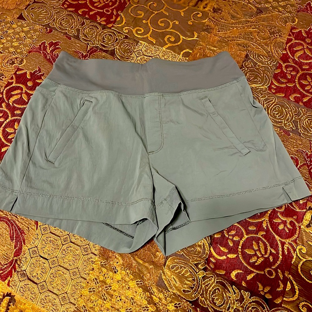 Athleta Trekkie North shorts
